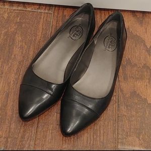 Life stride simply comfort  black flats